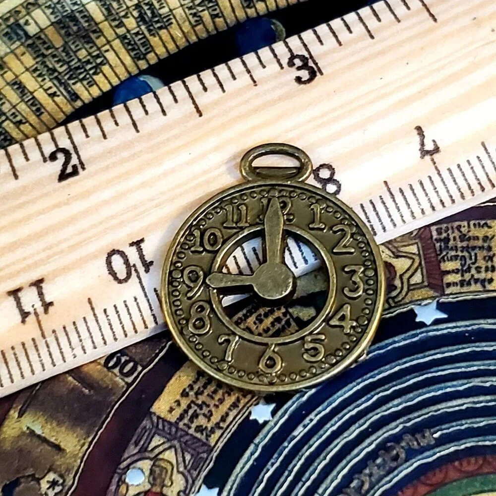 Antique Brass Bronze Tone Artsy Retro Cool 25x21mm Clock Face Charms 4 pcs